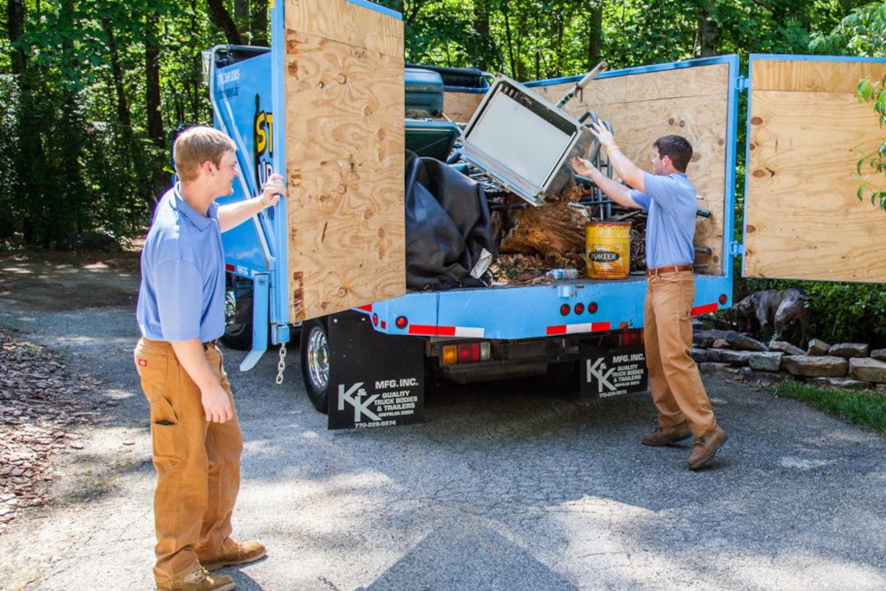 Top reasons to hire a junk removal service.
