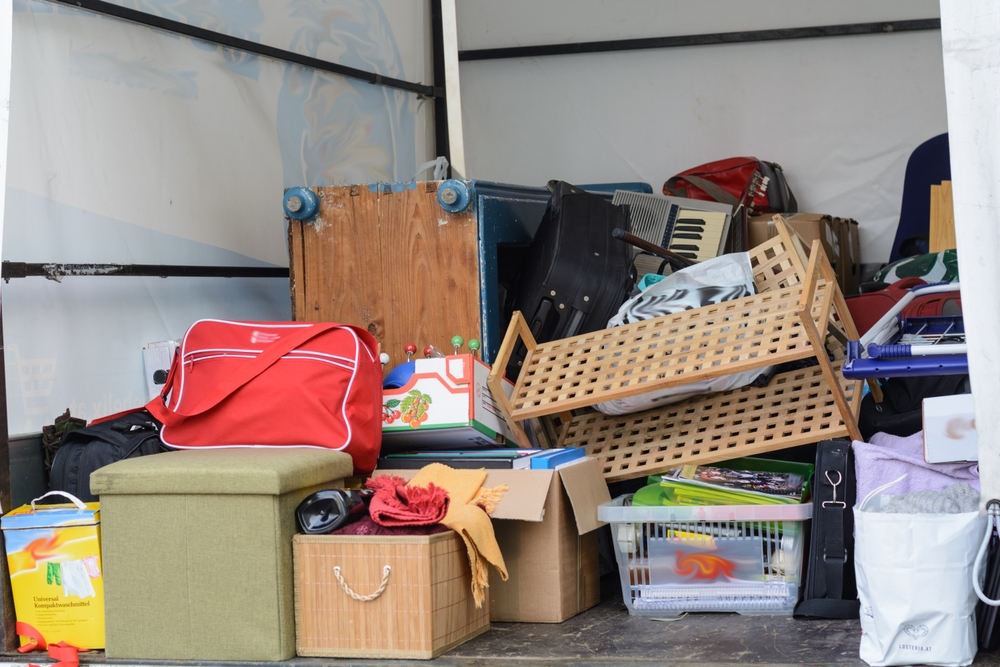 Reasons for hiring a same-day junk hauling service.